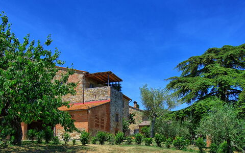 Casa Olivia: Cielo, Proprietà, Vegetazione, Albero, Casa, Paesaggio Naturale, Architettura, Area Rurale, Nube, Casa