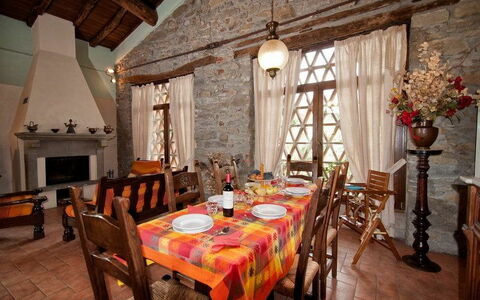 Il Nido In Garfagnana: Camera, Proprietà, Costruzione, Ristorante, Interior Design, Sala Da Pranzo, Mobilia, Casa, Tavolo, Soffitto