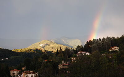 Vista panoramica con arcobaleno