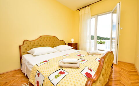 Ana: Mobilia, Proprietà, Costruzione, Finestra, Comfort, Letto, Tessile, Legna, Interior Design