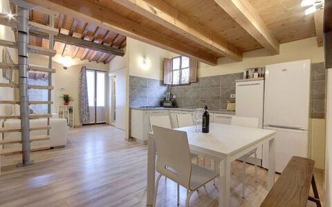 Residenza Monna Lisa: Proprietà, Camera, Costruzione, Interior Design, Pavimento In Legno, Pavimento, Casa, Soffitto, Mobilia, Immobiliare