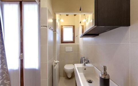 Residenza Monna Lisa: Bagno, Proprietà, Camera, Casa, Immobiliare, Costruzione, Interior Design, Pavimento, Piastrella, Casa