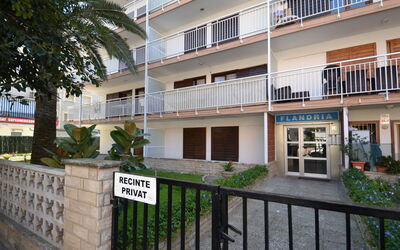 Salou 353: Pianta, Costruzione, Proprietà, Finestra, Urban Design, Albero, Condominio, Quartiere, Zona Residenziale, Facciata