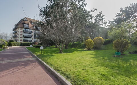 Deauville-Trouville 283: Pianta, Costruzione, Cielo, Finestra, Albero, Lotto, Manto Stradale, Casa, Erba, Paesaggio Naturale