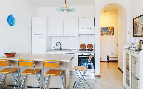 La Romantica: Mobilia, Pavimentazione, Interior Design, Pavimento, Legna, Sedia, Cucina, Camera, Tavolo, Cucina & Sala Da Pranzo Tavolo