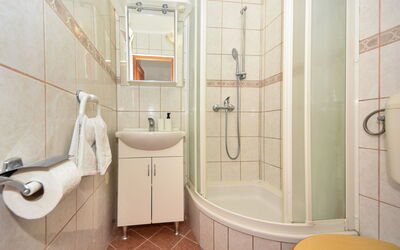 Delfin 104.11: Specchio, Idraulico Fixture, Rubinetto, Bianca, Vasca Da Bagno, Bagno, Lavello, Soffione Doccia, Lavandino Del Bagno, Viola