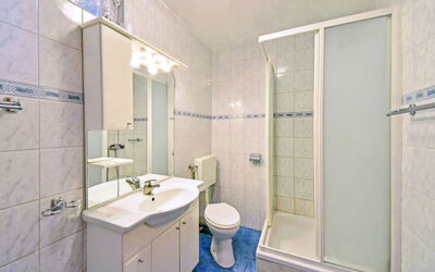 Delfin 104.3: Specchio, Idraulico Fixture, Rubinetto, Lavello, Proprietà, Soffione Doccia, Lavandino Del Bagno, Bagno, Viola, Pannello Doccia