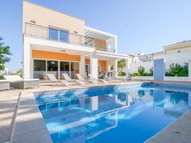 V4 Alvor 21 - 4 Bedroom Villa w Private Pool, Game