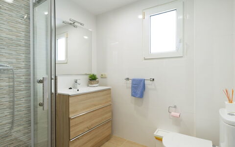 Apartamentos Pueblo Valleverde: Bagno, Camera, Proprietà, Immobiliare, Pavimento, Interior Design, Costruzione, Piastrella, Casa, Architettura
