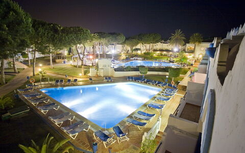 Reserva de Marbella: Piscina, Proprietà, Ricorrere, Costruzione, Hotel, Appartamento, Tempo Libero, Notte, Immobiliare, Albero
