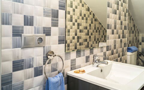 Reserva de Marbella: Piastrella, Bagno, Proprietà, Camera, Parete, Architettura, Interior Design, Pavimento, Immobiliare, Rubinetto