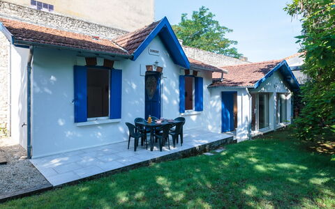 Domremy: Pianta, Proprietà, Costruzione, Finestra, Cielo, Azzurro, Architettura, Villetta, Lotto, Casa