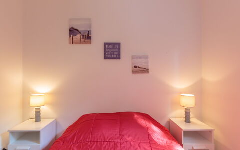 Domremy: Marrone, Proprietà, Comfort, Cornice, Legna, Arancia, Interior Design, Architettura, Lampada, Pavimentazione