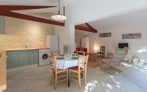 Domremy: Mobilia, Tavolo, Cabinetry, Sedia, Costruzione, Legna, Soggiorno, Controsoffitto, Interior Design, Cucina