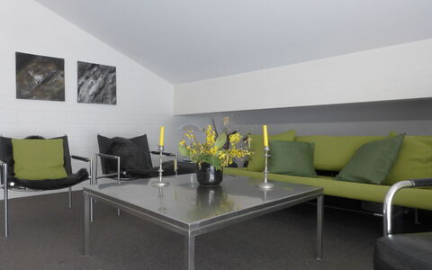 Im Gruebi Apt.5: Tavolo, Mobilia, Divano, Costruzione, Comfort, Pianta Della Casa, Illuminazione, Interior Design, Pianta