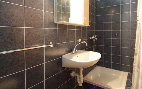 Orebić 122: Bagno, Piastrella, Proprietà, Camera, Parete, Ceramica, Idraulico Fixture, Architettura, Rubinetto, Interior Design