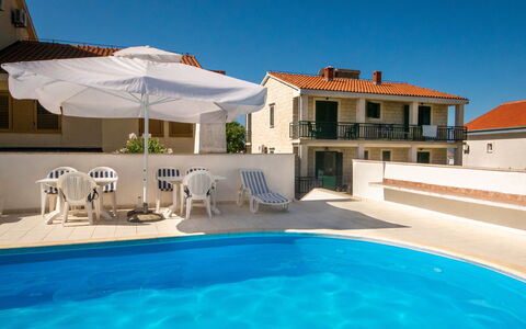 Orebić 122: Acqua, Cielo, Proprietà, Costruzione, Piscina, Pianta, Azzurro, Shade, Mobili Da Esterno, Lettino