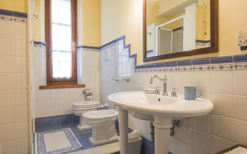 Di Vinci: Bagno, Proprietà, Camera, Architettura, Interior Design, Costruzione, Piastrella, Immobiliare, Idraulico Fixture, Casa