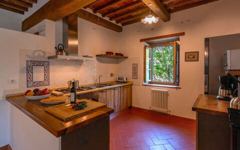 Villa Il Prato: Legna, Cucina, Interior Design, Pavimentazione, Controsoffitto, Elettrodomestico Da Cucina, Casa, Soffitto, Mobilia, Camera