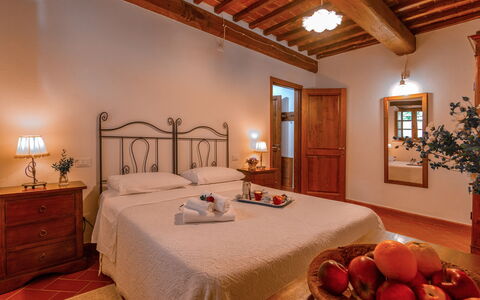 Villa Il Prato: Mobilia, Interior Design, Soffitto, Camera Da Letto, Pavimento, Pavimentazione, Letto, Lenzuolo, Camera, Telaio Del Letto