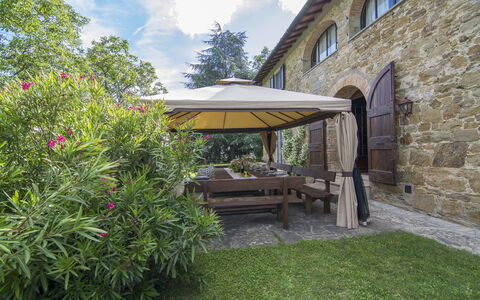 Villa Flora: Proprietà, Immobiliare, Casa, Costruzione, Giardino, Botanica, Cortile, Estate, Erba, Casa
