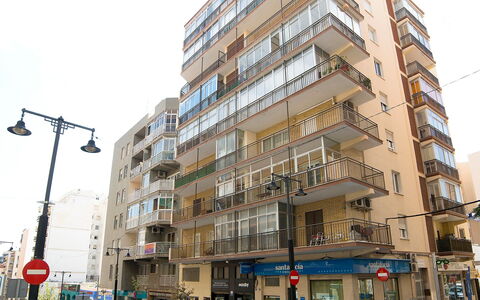 Gabriel 01: Costruzione, Cielo, Street Luce, Infrastruttura, Ruota, Finestra, Urban Design, Condominio, Spazio Pubblico