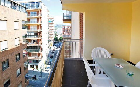Gabriel 01: Mobilia, Giorno, Costruzione, Proprietà, Finestra, Tavolo, Sedia, Cielo, Interior Design, Urban Design