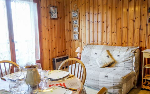 Saint Gervais 450: Camera, Proprietà, Mobilia, Costruzione, Interior Design, Casa, Tavolo, Immobiliare, Legna, Soggiorno