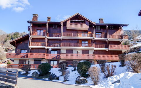 Saint Gervais 450: Cielo, Costruzione, Pianta, Proprietà, Finestra, Neve, Casa, Nube, Albero, Urban Design