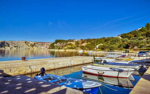 Anđela: Cielo, Acqua, Barca, Moto D'Acqua, Veicolo, Blu, Azzurro, Barche E Nautica - Macchine E Materiali, Albero, Costiera E Morfologie Oceanic