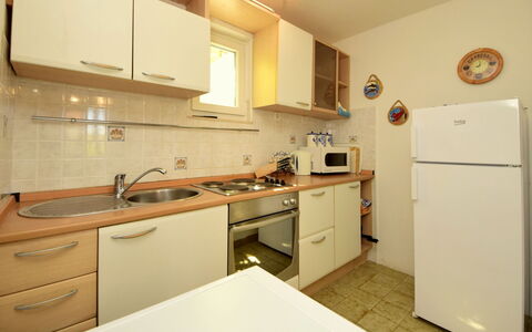 Villa Palma: Cabinetry, Rubinetto, Lavello, Lavandino Della Cucina, Costruzione, Proprietà, Mobilia, Controsoffitto, Idraulico Fixture, Legna