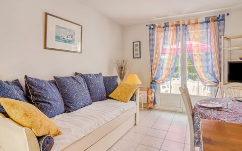Vaux sur Mer 450: Proprietà, Camera, Mobilia, Camera Da Letto, Immobiliare, Giallo, Letto, Interior Design, Costruzione, Casa