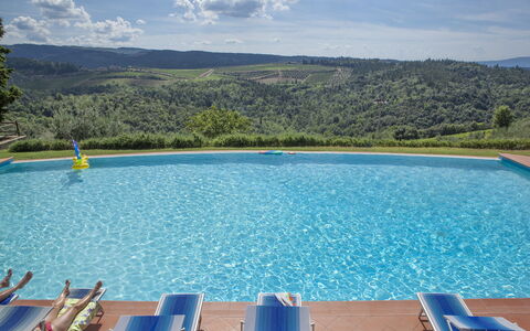 Fattoria Di Quercia Al Poggio: Piscina, Acqua, Proprietà, Ricorrere, Azzurro, Risorse Idriche, Tempo Libero, Vacanza, Cielo, Albero
