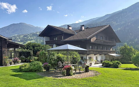 Aschau im Zillertal 495: Casa, Casa, Tetto, Lotto, Villetta, Estate, Giardino, Groundcover, Prato