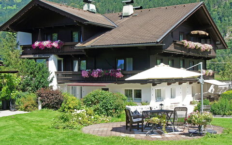 Aschau im Zillertal 495: Pianta, Costruzione, Proprietà, Finestra, Casa, Albero, Erba, Villetta, Tetto, Zona Residenziale
