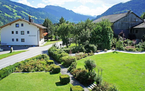 Aschau im Zillertal 495: Paesaggio Naturale, Proprietà, Geografia Montane, Montagna, Catena Montuosa, Paesino Di Montagna, Casa, Erba, Prato, Casa