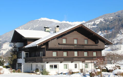 Aschau im Zillertal 495: Cielo, Neve, Montagna, Costruzione, Pianta, Finestra, Casa, Albero, Pendenza, Tetto