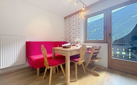 Aschau im Zillertal 495: Mobilia, Interior Design, Soffitto, Pavimentazione, Pavimento, Camera, Sedia, Appartamento, Soggiorno, Pavimento In Legno
