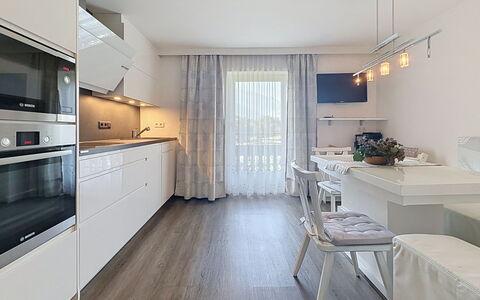 Aschau im Zillertal 495: Mobilia, Interior Design, Cucina, Pavimentazione, Controsoffitto, Legna, Soffitto, Pavimento, Elettrodomestico Da Cucina, Cabinetry