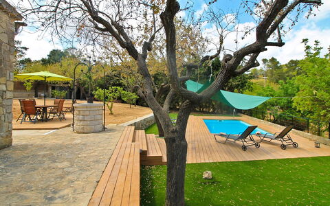 Can Coll: Proprietà, Albero, Immobiliare, Spazio Pubblico, Cielo, Tempo Libero, Casa, Architettura, Erba, Casa