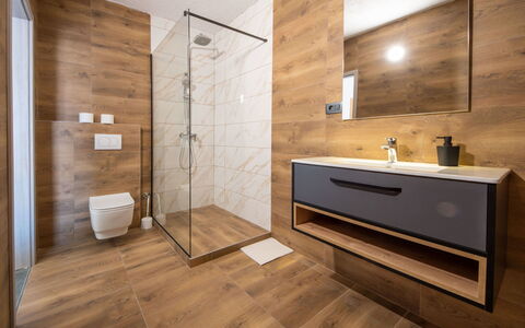 Stana: Specchio, Rubinetto, Mobiletto Del Bagno, Idraulico Fixture, Cabinetry, Lavello, Legna, Bagno, Costruzione, Illuminazione