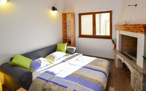 Ante: Camera Da Letto, Letto, Camera, Mobilia, Proprietà, Lenzuolo, Telaio Del Letto, Bedding, Parete, Costruzione