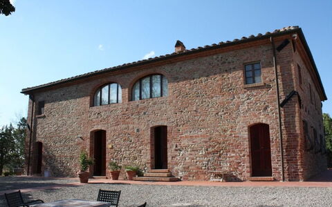 Agriturismo Il Gattero: Proprietà, Casa, Costruzione, Facciata, Parete, Architettura, Brick, Villa, Immobiliare, Agriturismo