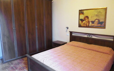 Rondinelli: Mobilia, Camera Da Letto, Camera, Letto, Proprietà, Materasso, Telaio Del Letto, Lenzuolo, Immobiliare, Pavimento