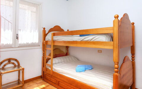 Nicolas: Letto A Castello, Mobilia, Finestra, Comfort, Telaio Del Letto, Legna, Casa, Costruzione, Interior Design, Color Legno