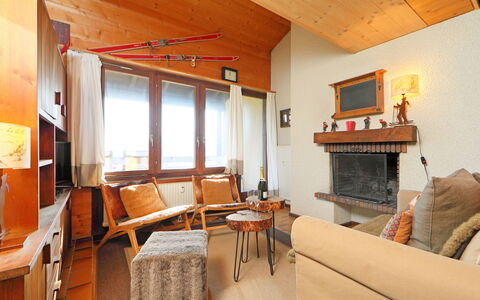 Les Petites Maraîches 132 389: Camera, Proprietà, Mobilia, Interior Design, Costruzione, Soggiorno, Casa, Immobiliare, Soffitto, Loft