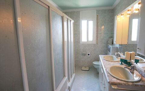 Escorpion: Bagno, Proprietà, Camera, Interior Design, Pavimento, Parete, Costruzione, Casa, Architettura, Immobiliare