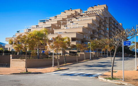 Jardines del Mar - Azahar: Zona Residenziale, Cielo, Architettura, Giorno, Quartiere, Proprietà, Costruzione, Cittadina, Uso Misto, Albero
