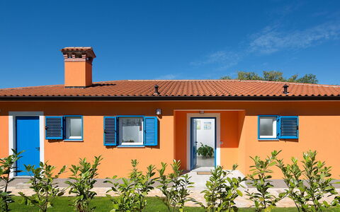 Ana: Casa, Proprietà, Casa, Costruzione, Immobiliare, Tetto, Facciata, Villetta, Zona Residenziale, Architettura