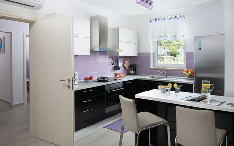Ana: Camera, Mobilia, Interior Design, Cucina, Proprietà, Cabinetry, Controsoffitto, Costruzione, Pavimento, Soffitto